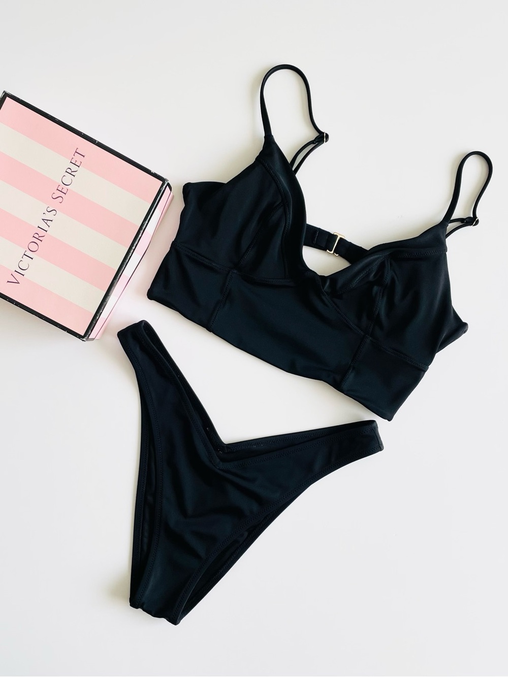 Victoria’s Secret MEDIUM black swim bathing suit bikini set
